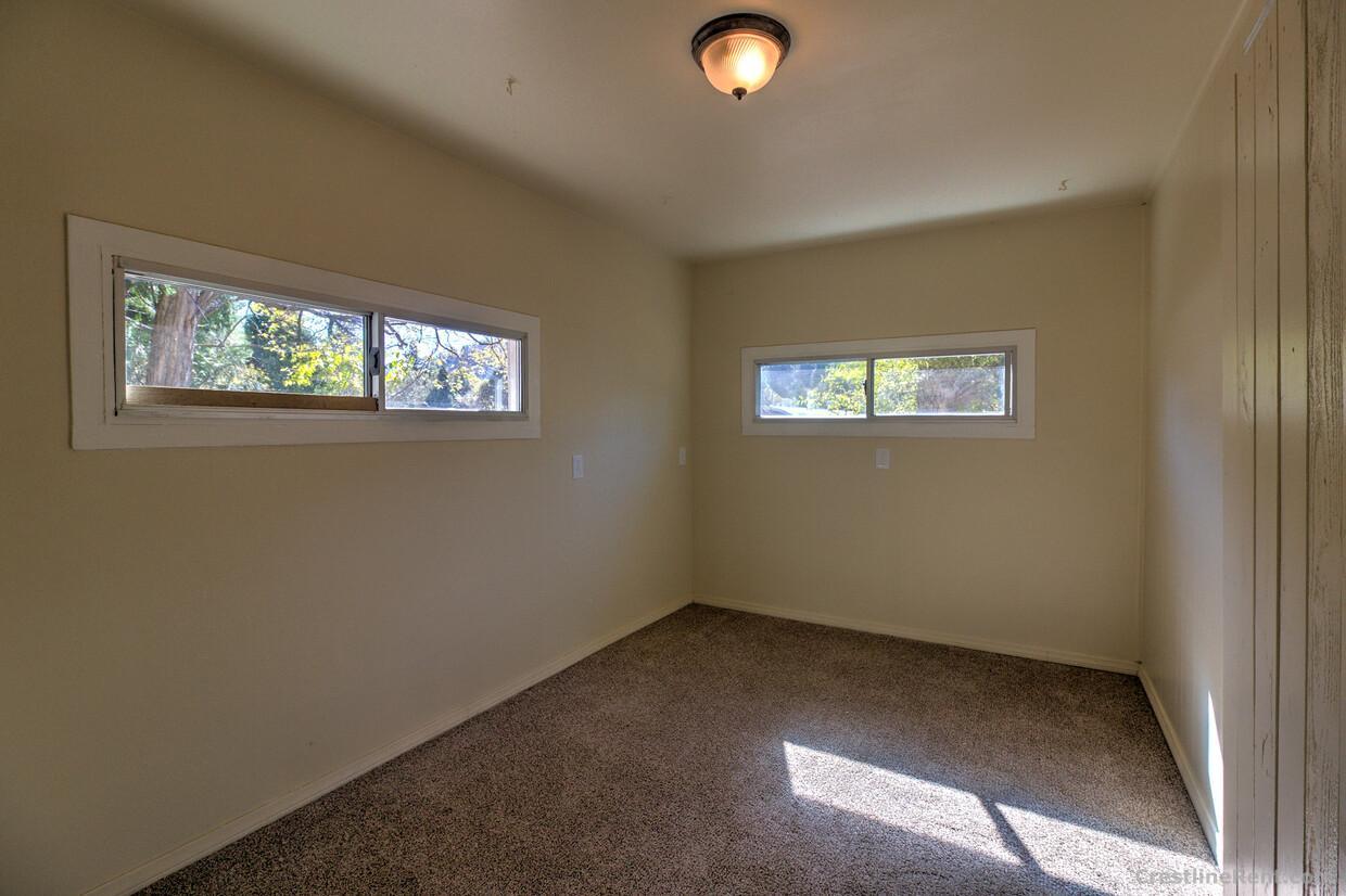 Cozy 2 story home for rent on Springwater Road